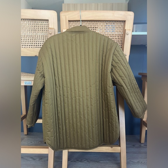 Unisex Main Story Quilted Jacket-Butternut; Size 12y but fits as women’s small - Picture 4 of 7